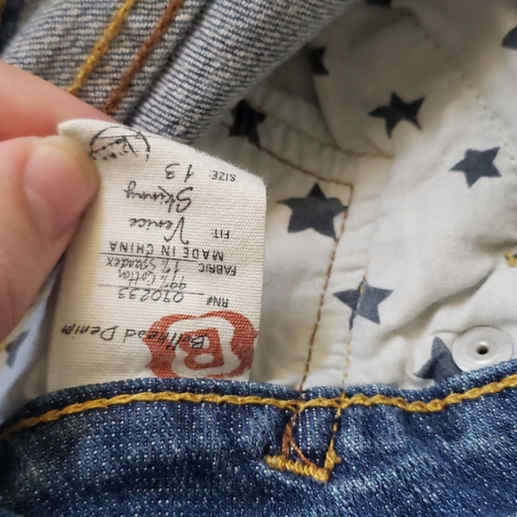 Buckle Jean capri with star cuffs (13) - Picture 3 of 3